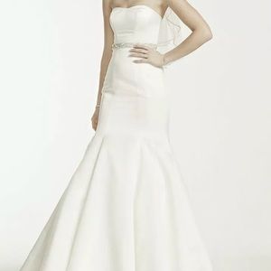 David’s Bridal trumpet mermaid gown 6 NWT